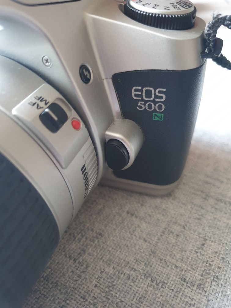 Aparat fotograficzny analogowy Canon EOS 500N