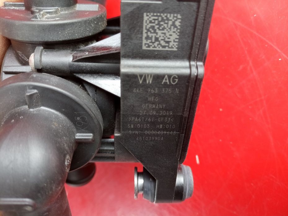 Клапан системи охолодження 4KE963375N Audi E-TRON охлаждения Е Трон