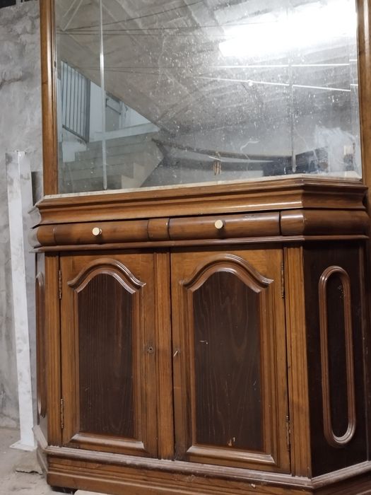 Móvel  de sala e aparador.