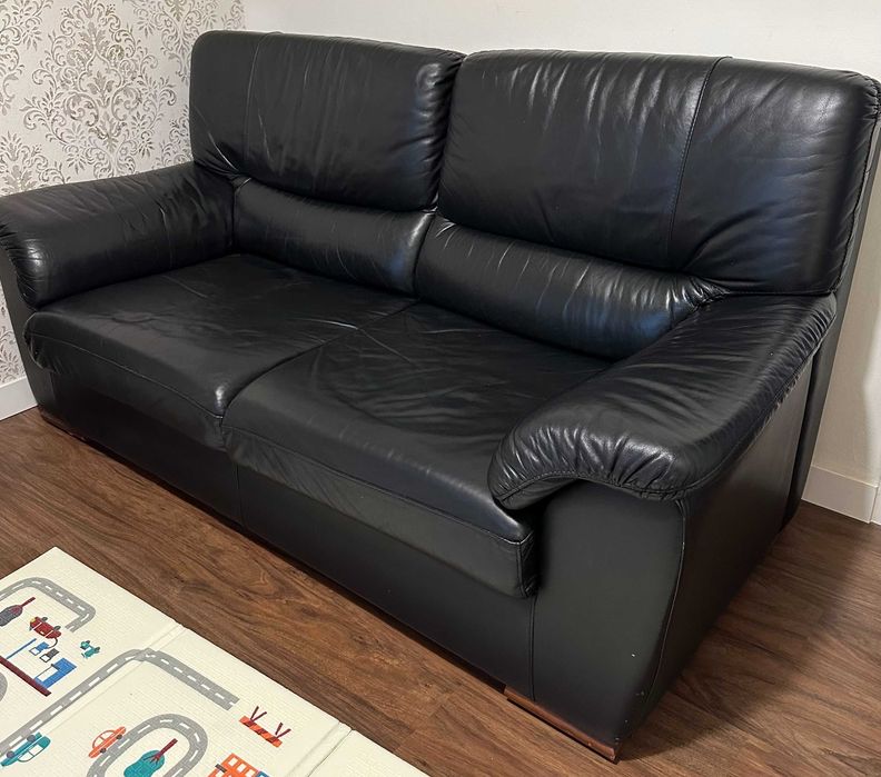 Sofa de pele, cor preto, comprimento 180, bom estado