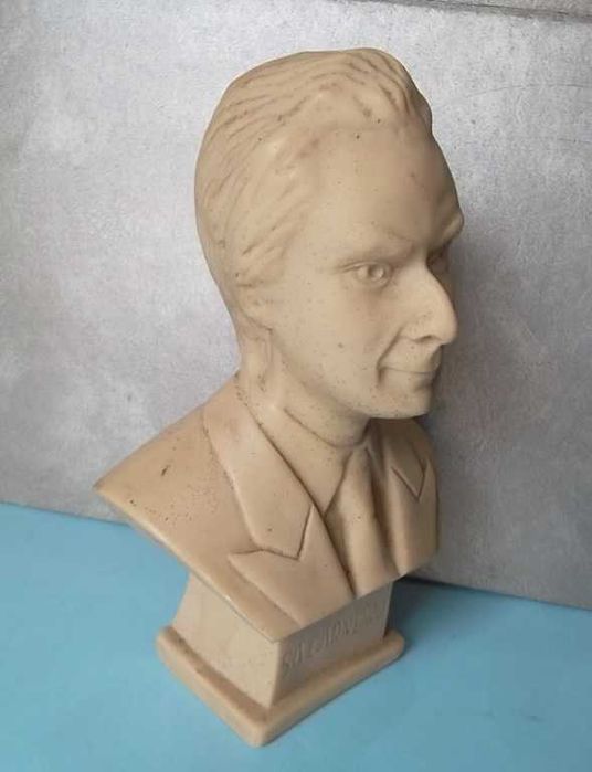 Antigo busto de SÁ CARNEIRO, muito detalhado e bem conservado.