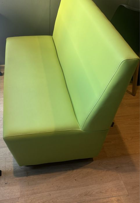 Рисоварки, столи, холодильна вітрина, дивани