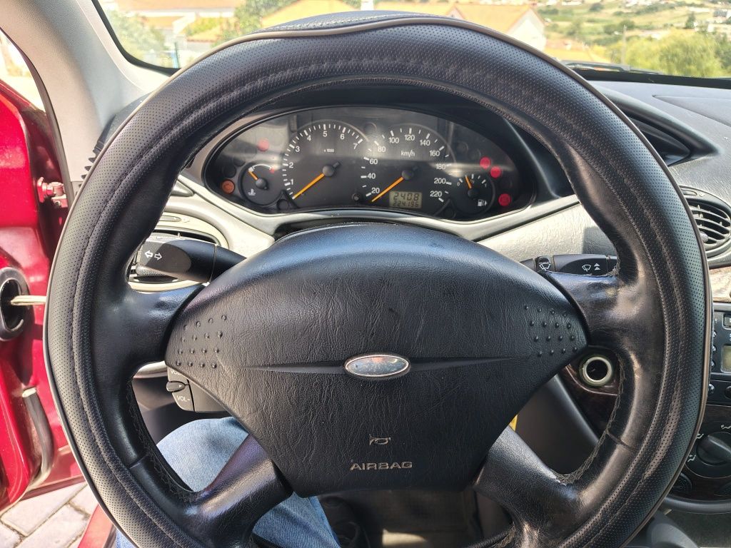 FORD FOCUS 1.6 GHIA bom estado!