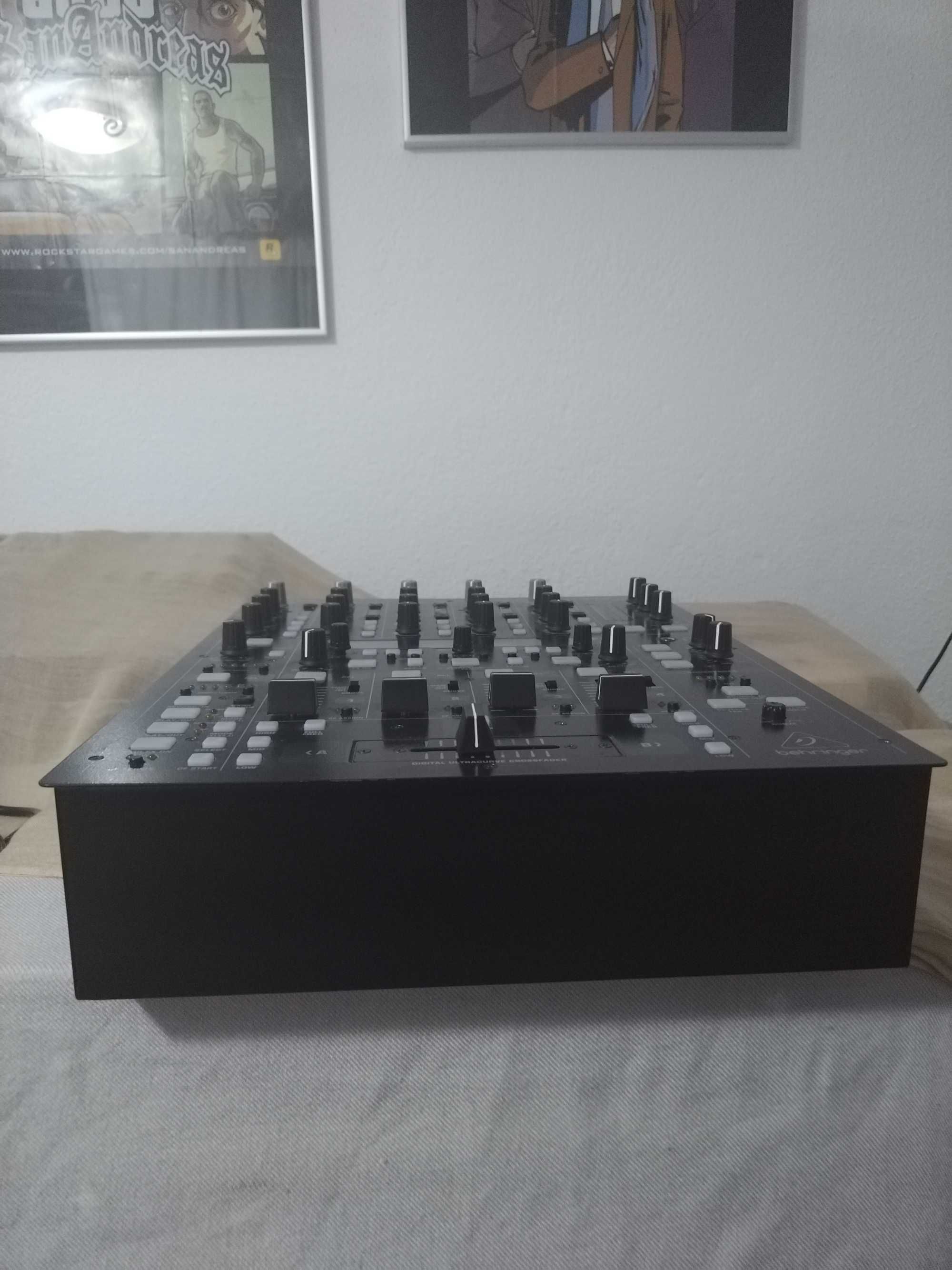 Behringer ddm 4000 mesa 4meses de uso  tem  embalagem e manuais novos.