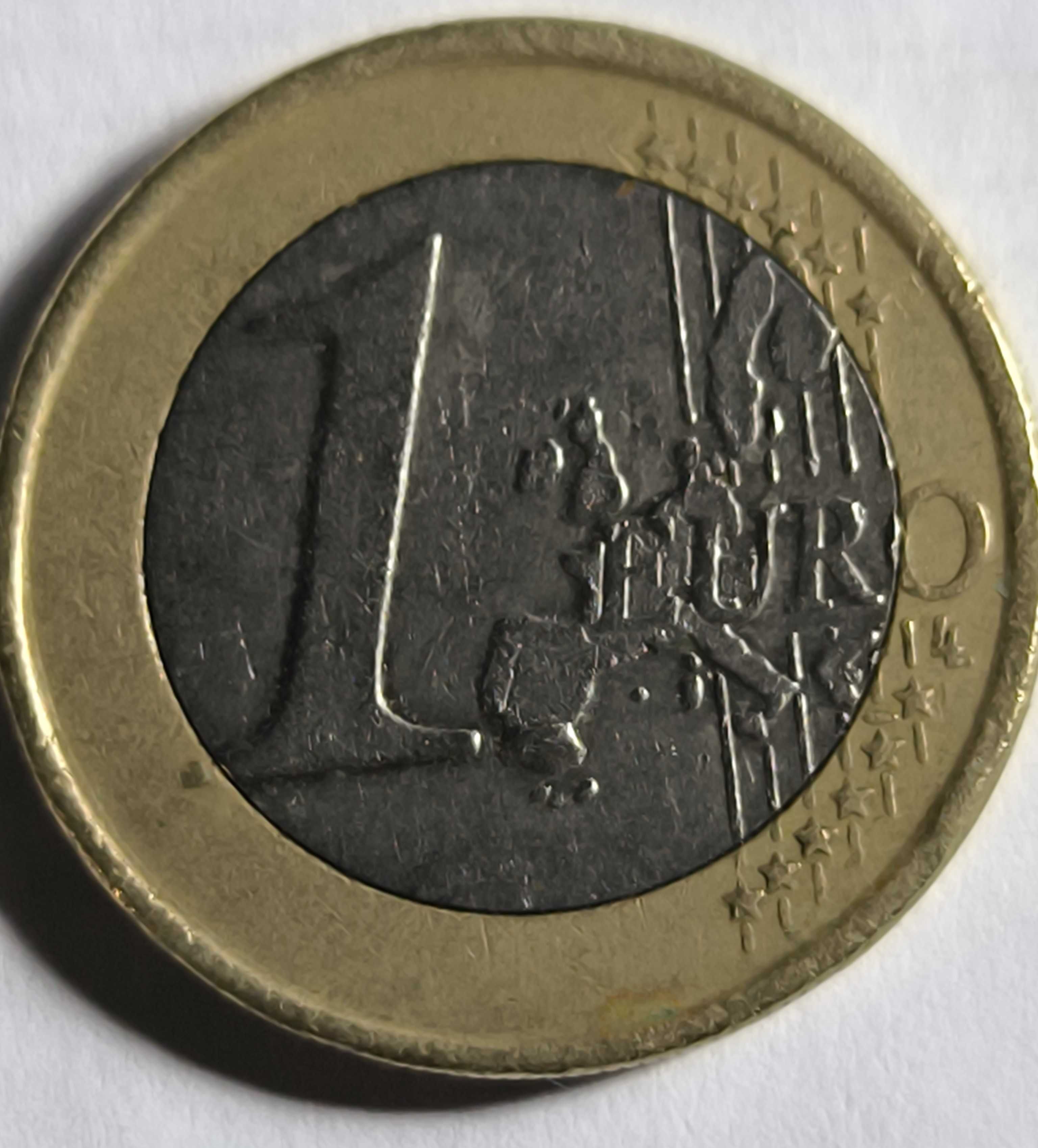 Um euro de 2001 da FinLândia rarissima com excesso de metal