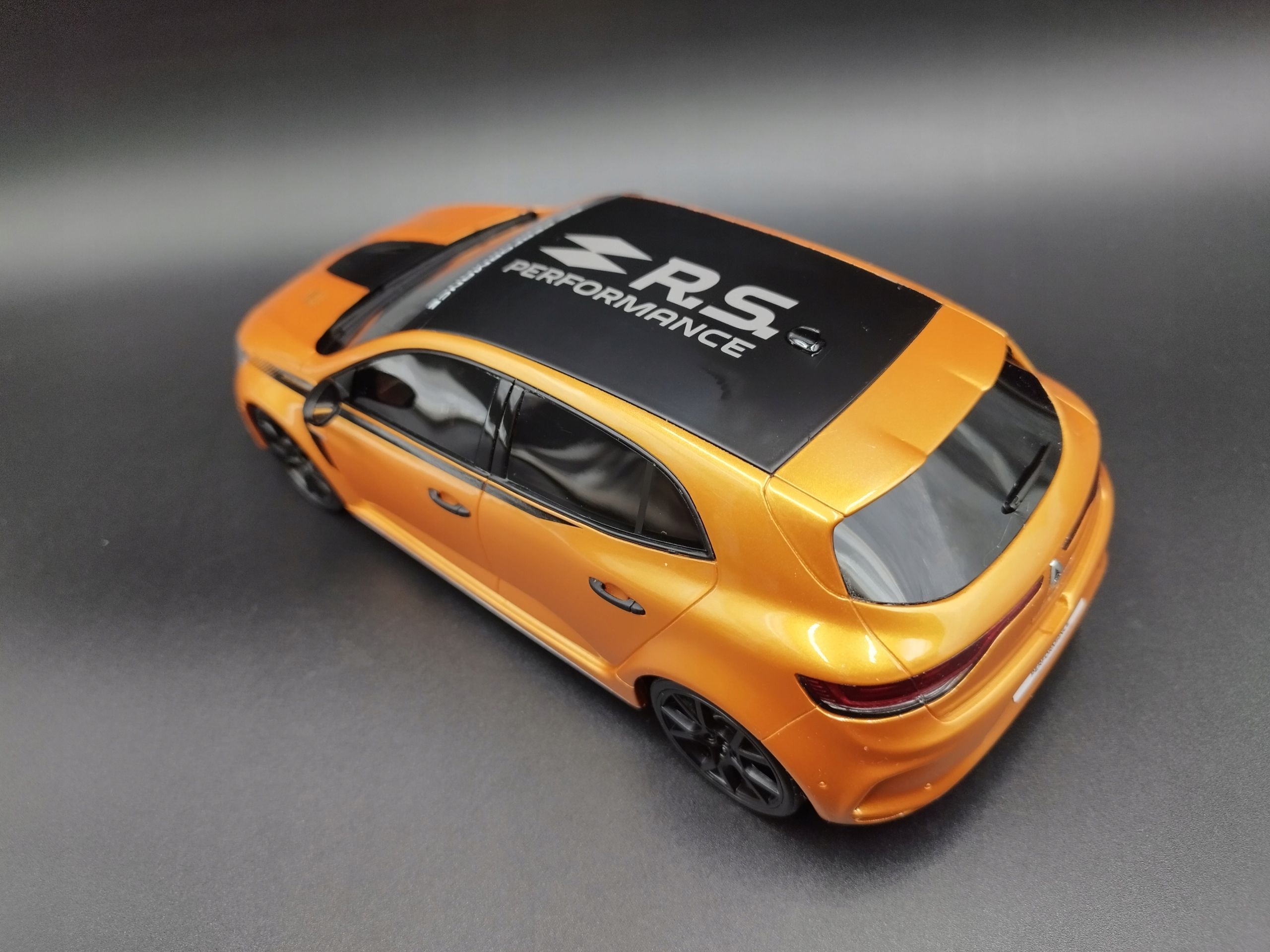 1:18 Otto Renault Megane R.S. Performance Limit 2500 sztuk model nowy