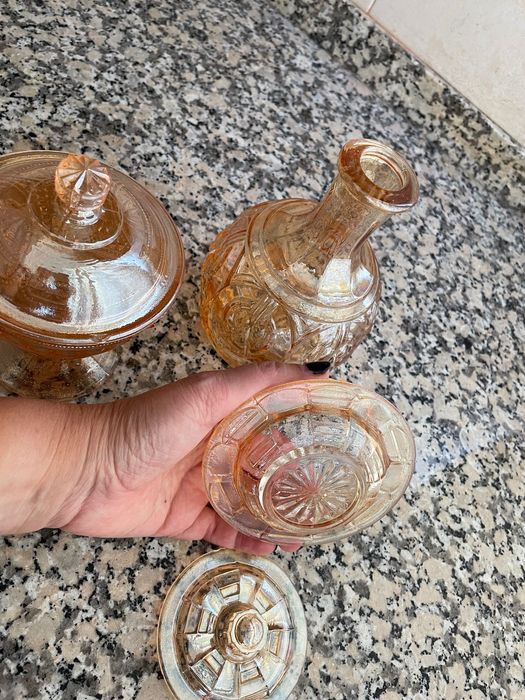 Conjunto Vidro 1 garrafa 1 açucareiro e 1 doceira