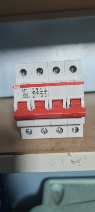 Disjuntor 4 polos