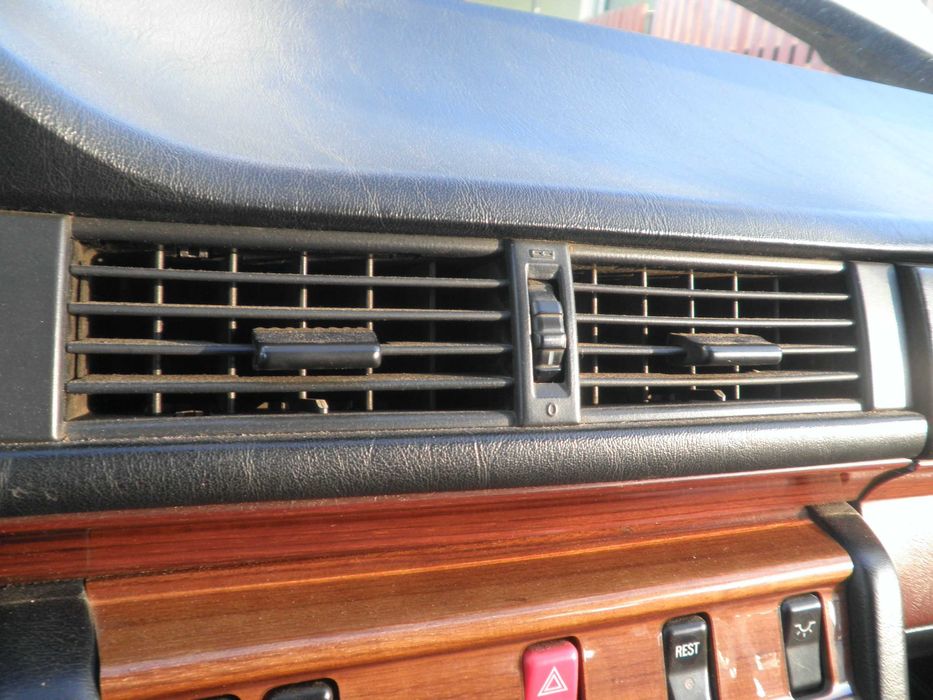 Решітка W124 центральная решотка W124 запчасти лапани печки W124