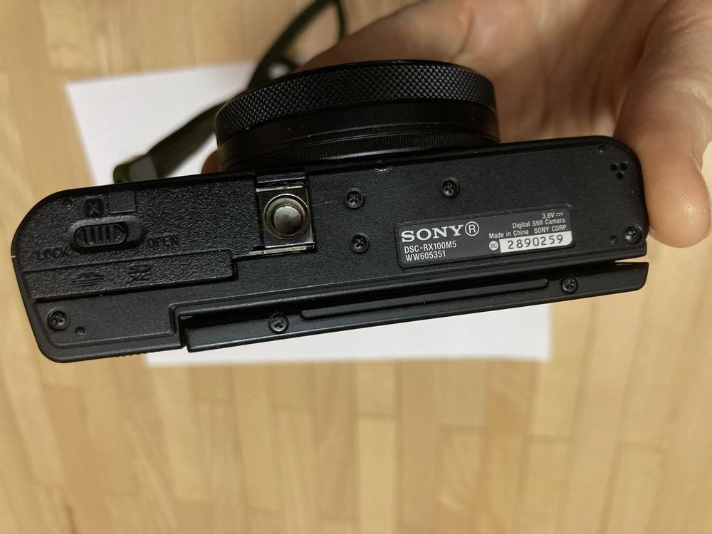 Kamera, aparat fotograficzny DSC-RX100M5