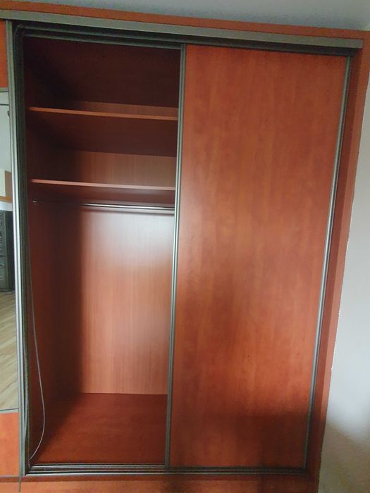 Szafa przesuwna z lustrem