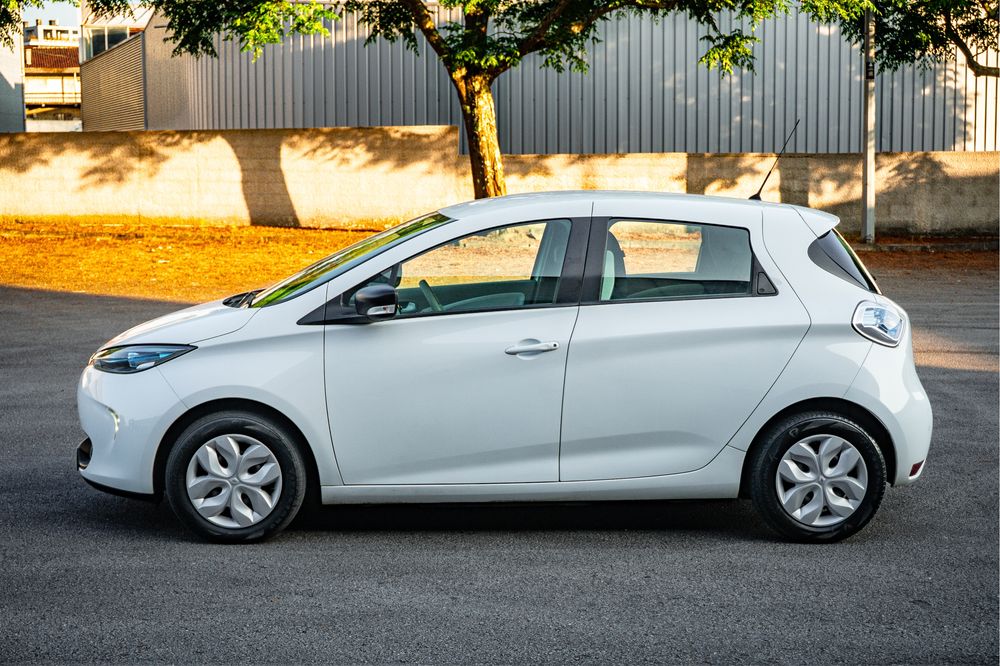 RENAULT ZOE LIFE 41 kWh C/IVA DEDUTIVEL C/ BATERIAS PROPRIAS