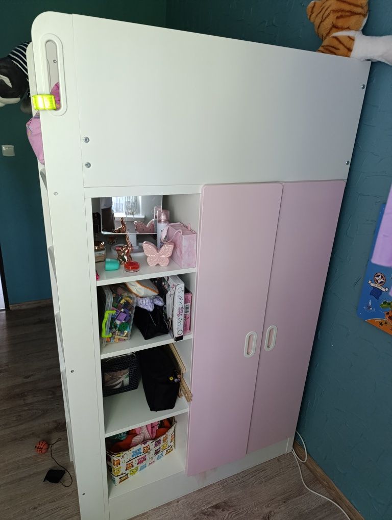 Łóżko piętrowe z biurkiem i szafą