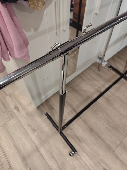 Wieszak stojący regulowany