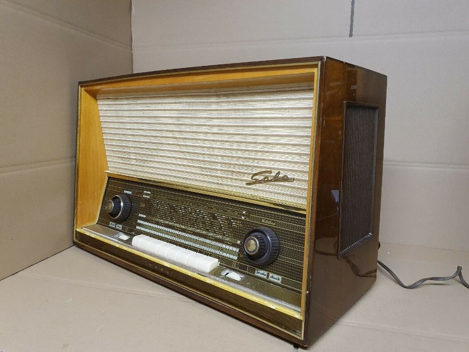 antigo Radio a válvulas saba wildbad 100
