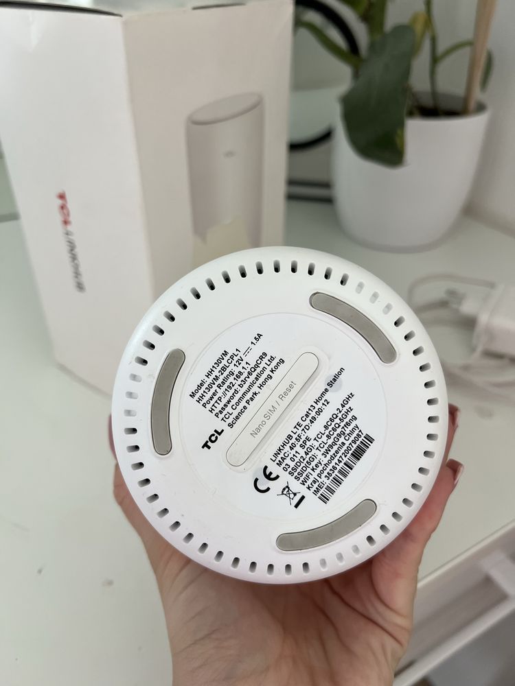 Biały router WIFI TCL linkhub