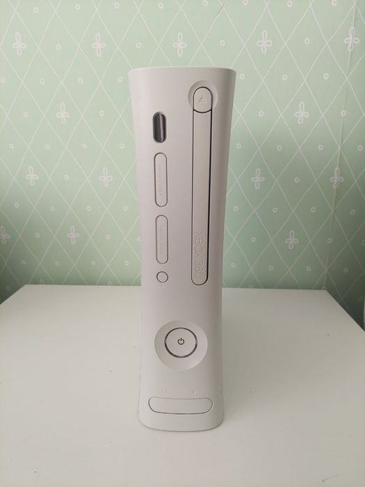 Приставка ікс бокс 360 xbox працююча гарний стан