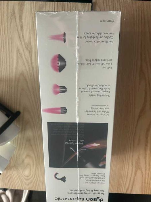 Całkowicie nowa suszarka do włosów Dyson Smart。