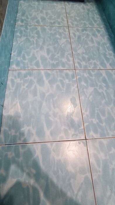 Продам плитку напольную