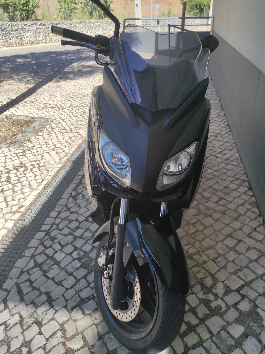 Yamaha Xmax 250 scooter