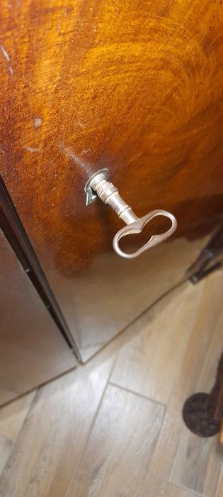 biblioteka antyk stara bieliżniarka transport