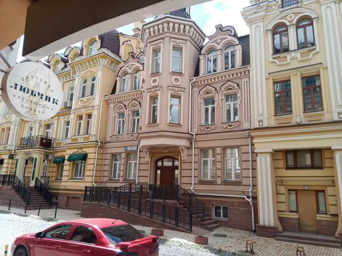 Продається окремий будинок на Воздвиженській-Поділ
