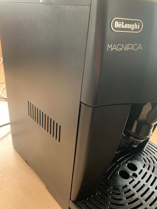 Кавоварка Delonghi Magnifica 4000 ECO