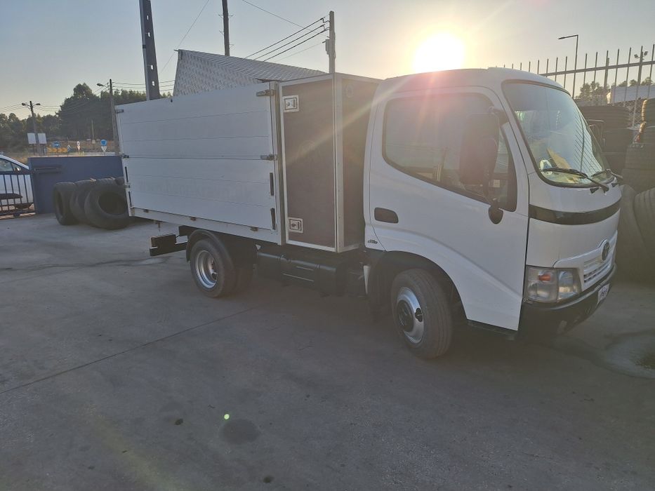 Carrinha Toyota Dyna S D4D basculante 2008