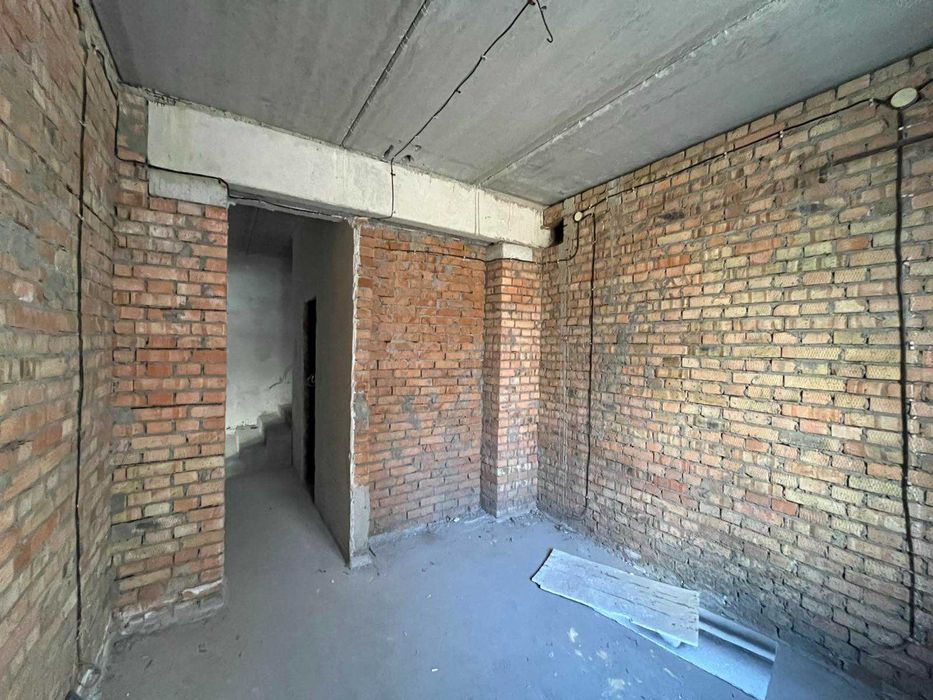 ПРОДАЖ 2-кімнатної квартири в престижній локації біля Озера (Виставка)