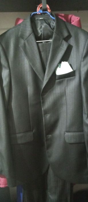 Чорний костюм для чоловіка