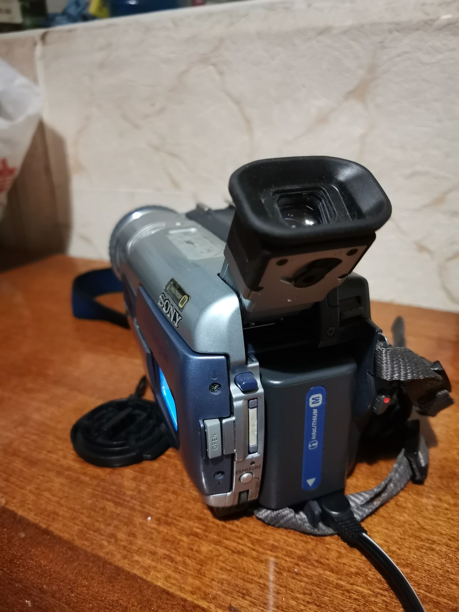 Відеокамера Sony handycam DCR-TRV325E