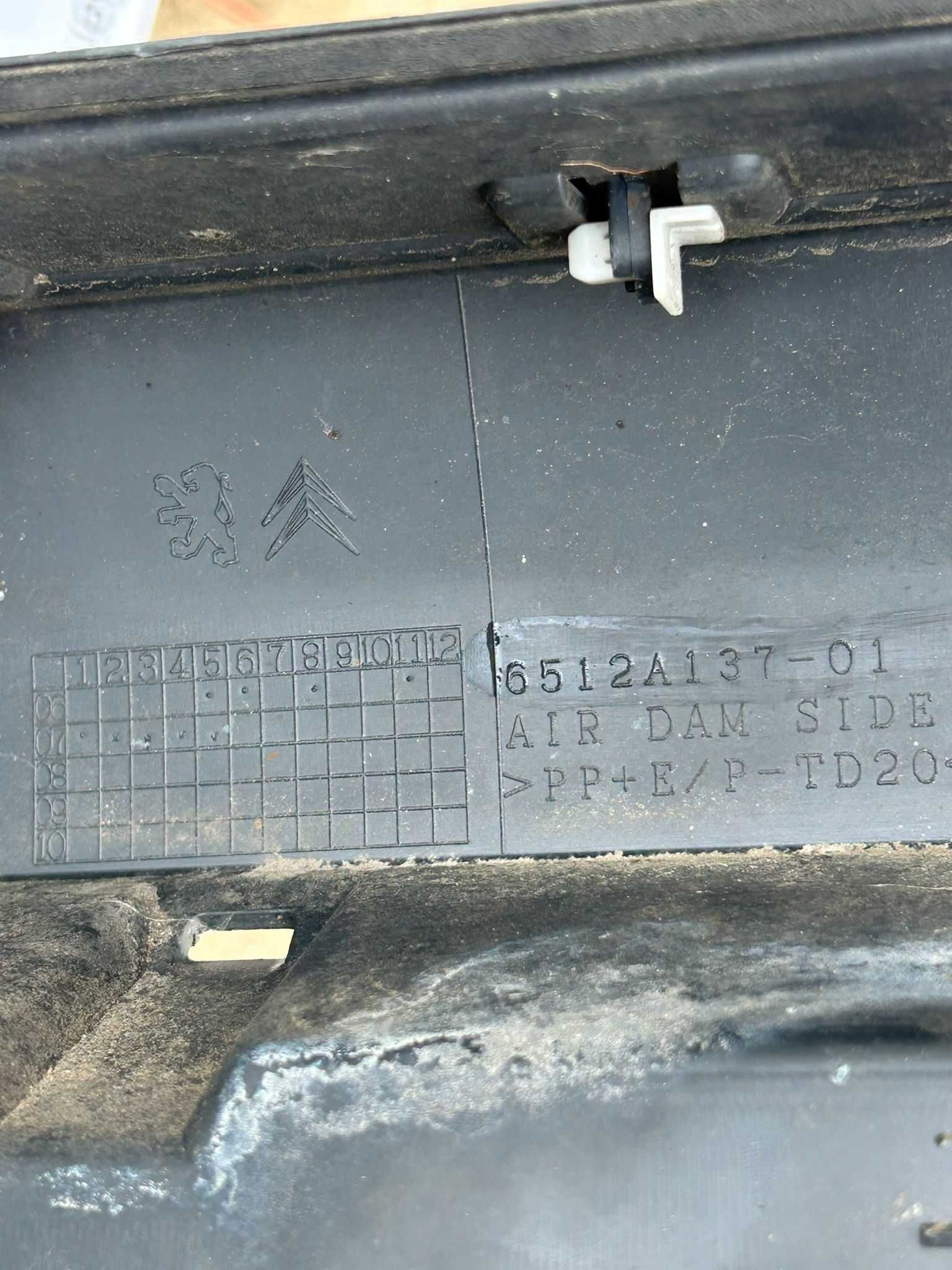 Listwa nakładka progu prawa lewa Citroen C-Crosser 4007  6512.A137