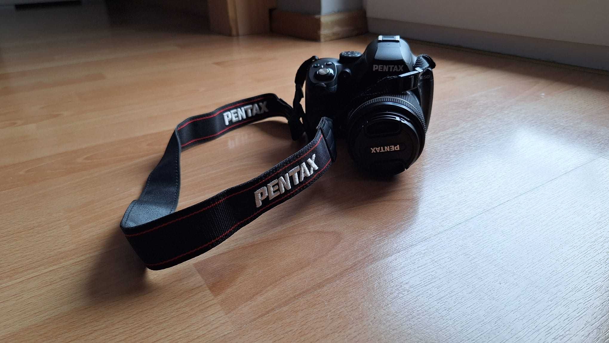 Pentax K-50 + Obiektyw 18-55mm WR – Lustrzanka w świetnym stanie!