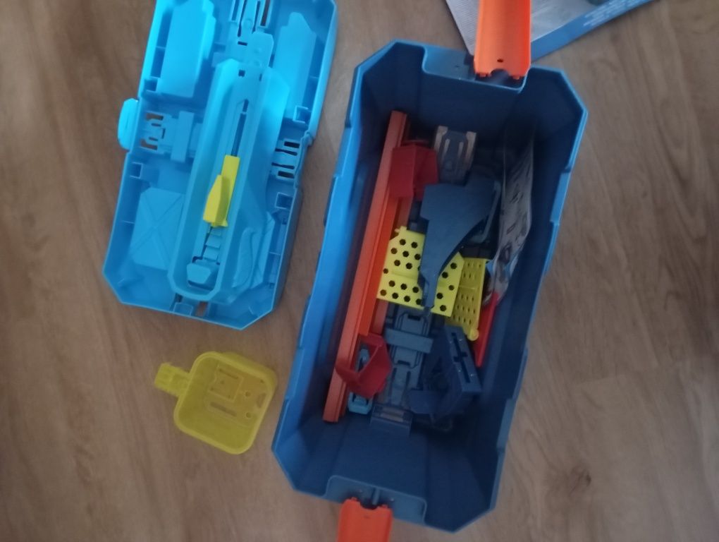 Pista hot wheels com caixa
