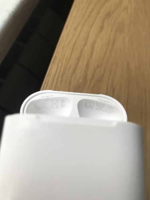 Оригінальний кейс від навушників airpods 1