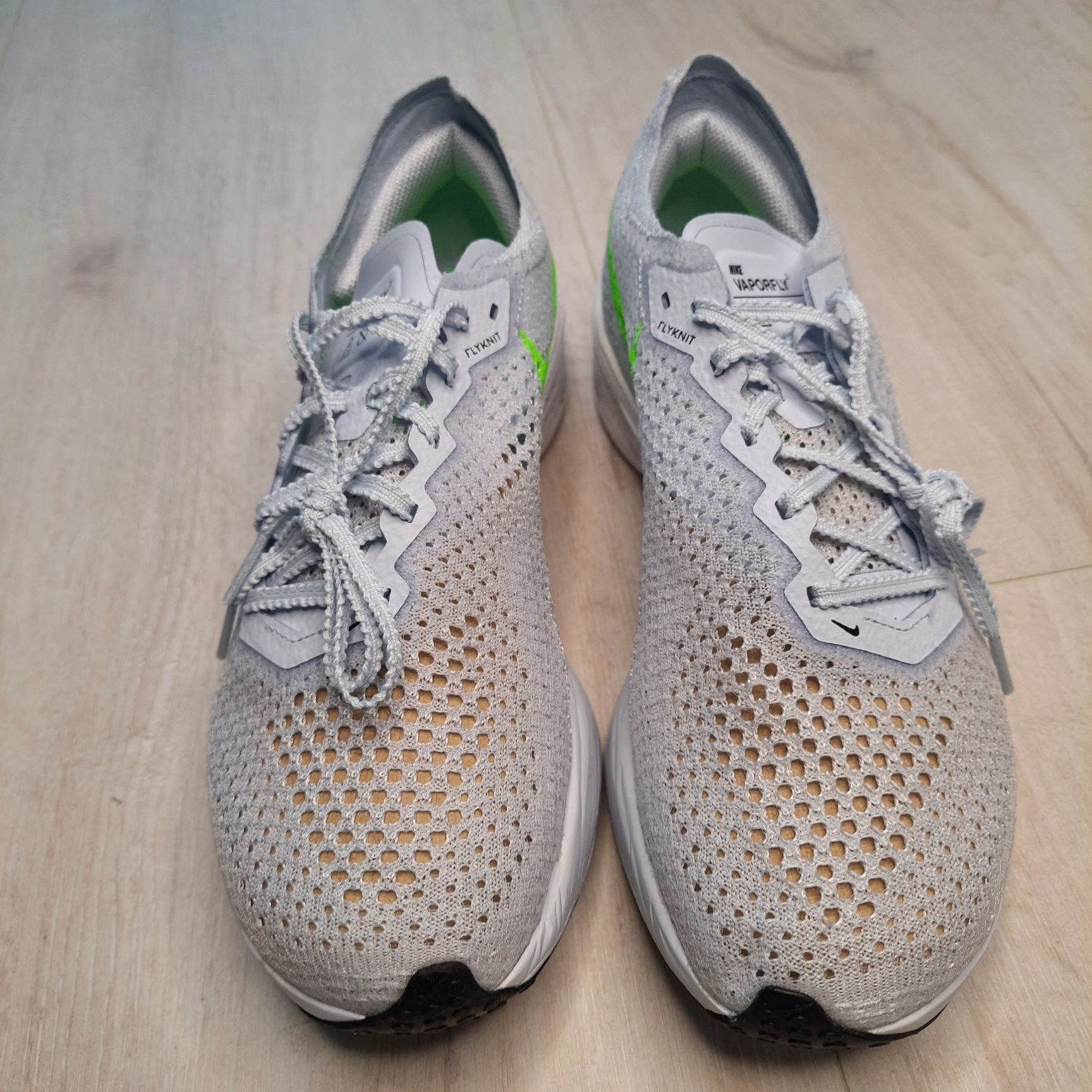 Оригінальні чоловічі кросівки NIKE VAPORFLY 3 ROAD RACING SHOES GREY D