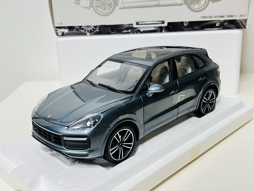 Porsche Cayenne Turbo S 2017 skala 1/18  niebieski metallic MINICHAMPS