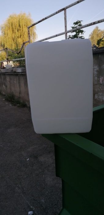 Zbiorniki, kanistry, baniaki, pojemniki plastikowe 20l, 22l, 25l