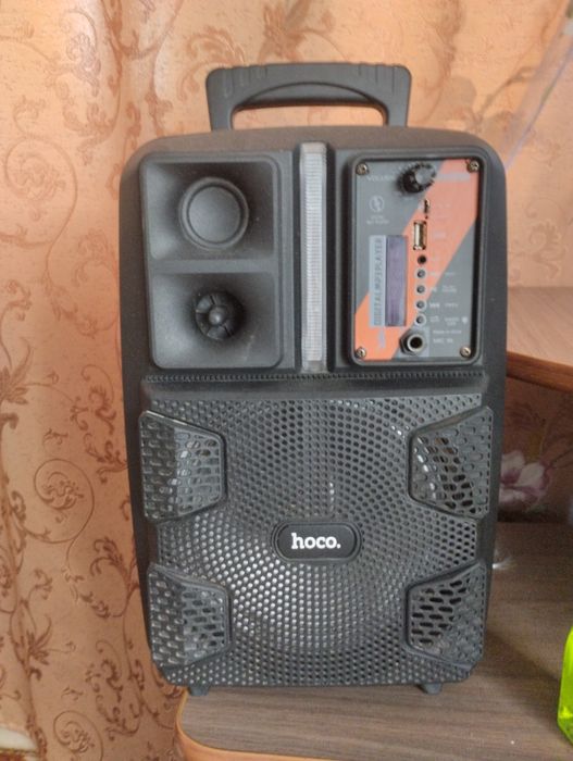 Продам портативную блютуз колонку