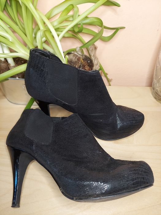 Botki czarne z połyskiem