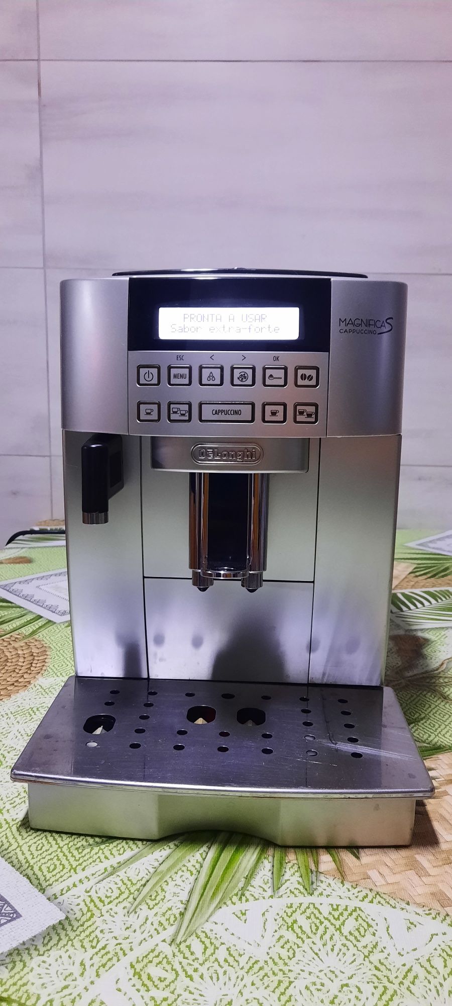 Máquina de café Delonghi magnífica s cappuccino