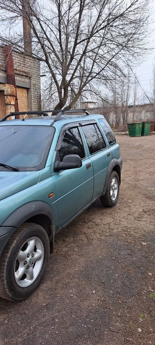 Автомобиль лендровер
