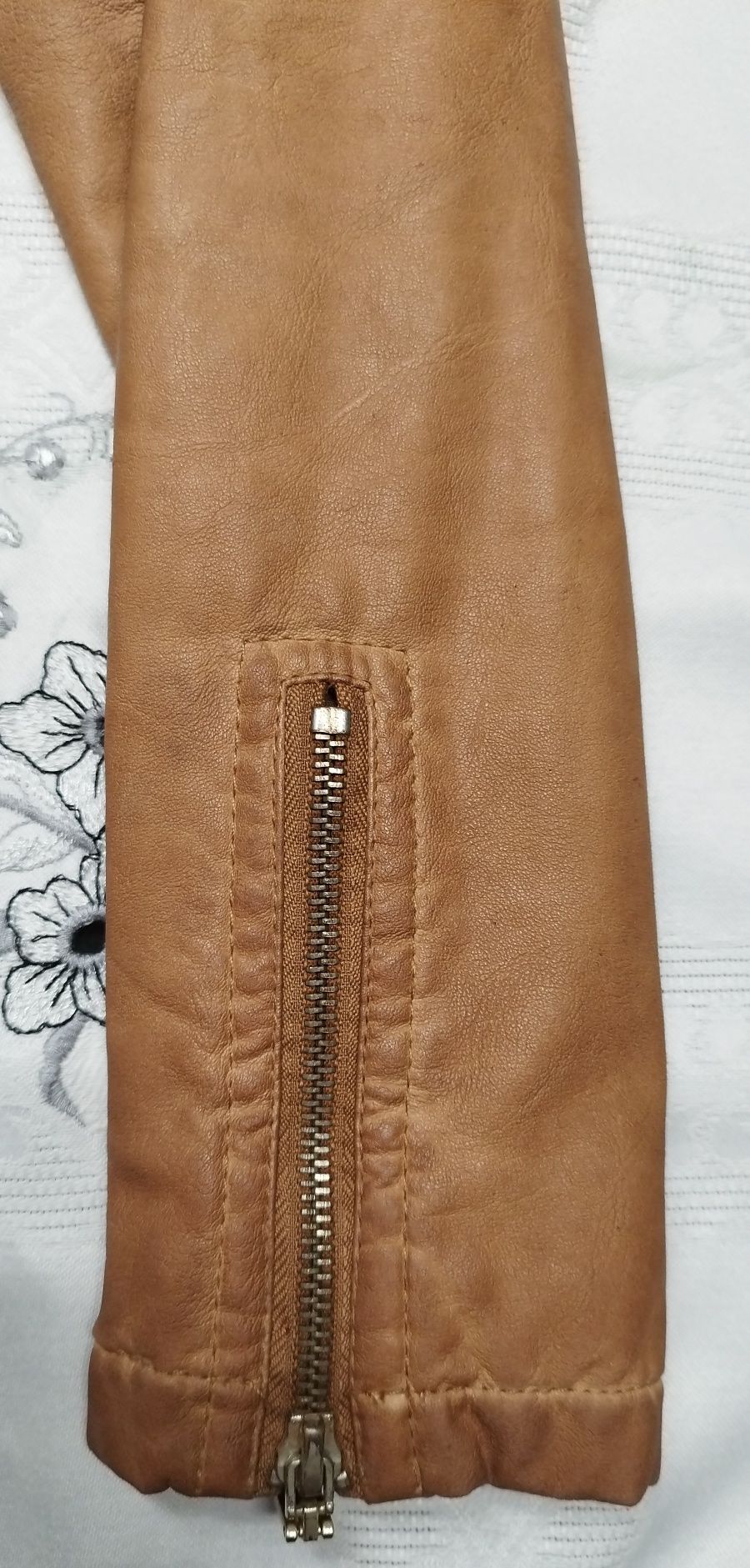 Casaca de pele bege Bershka nova tamanho S