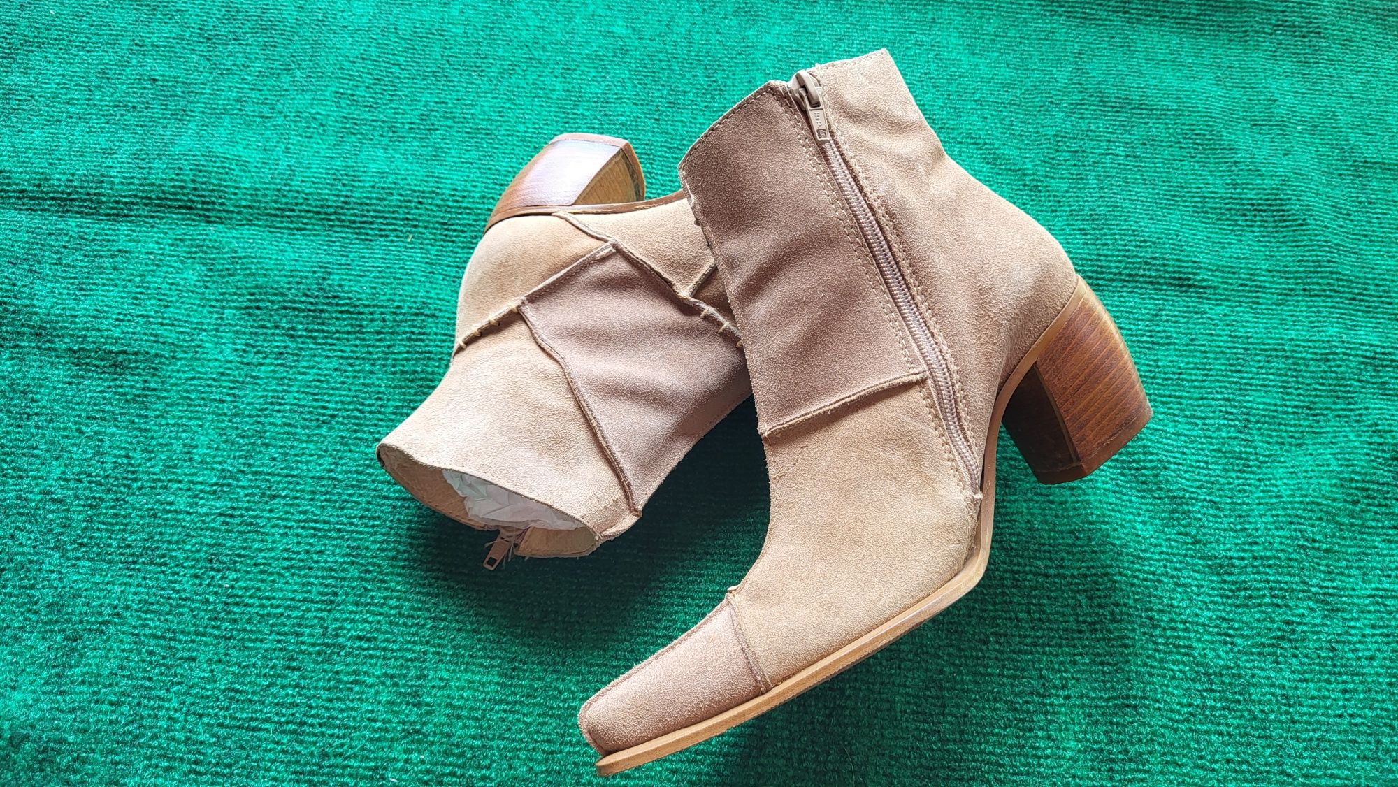 Botas em camurça  beje 36