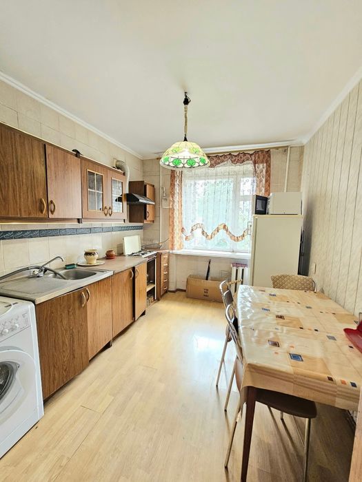 4ри кімнатна 2й поверх , новий дім