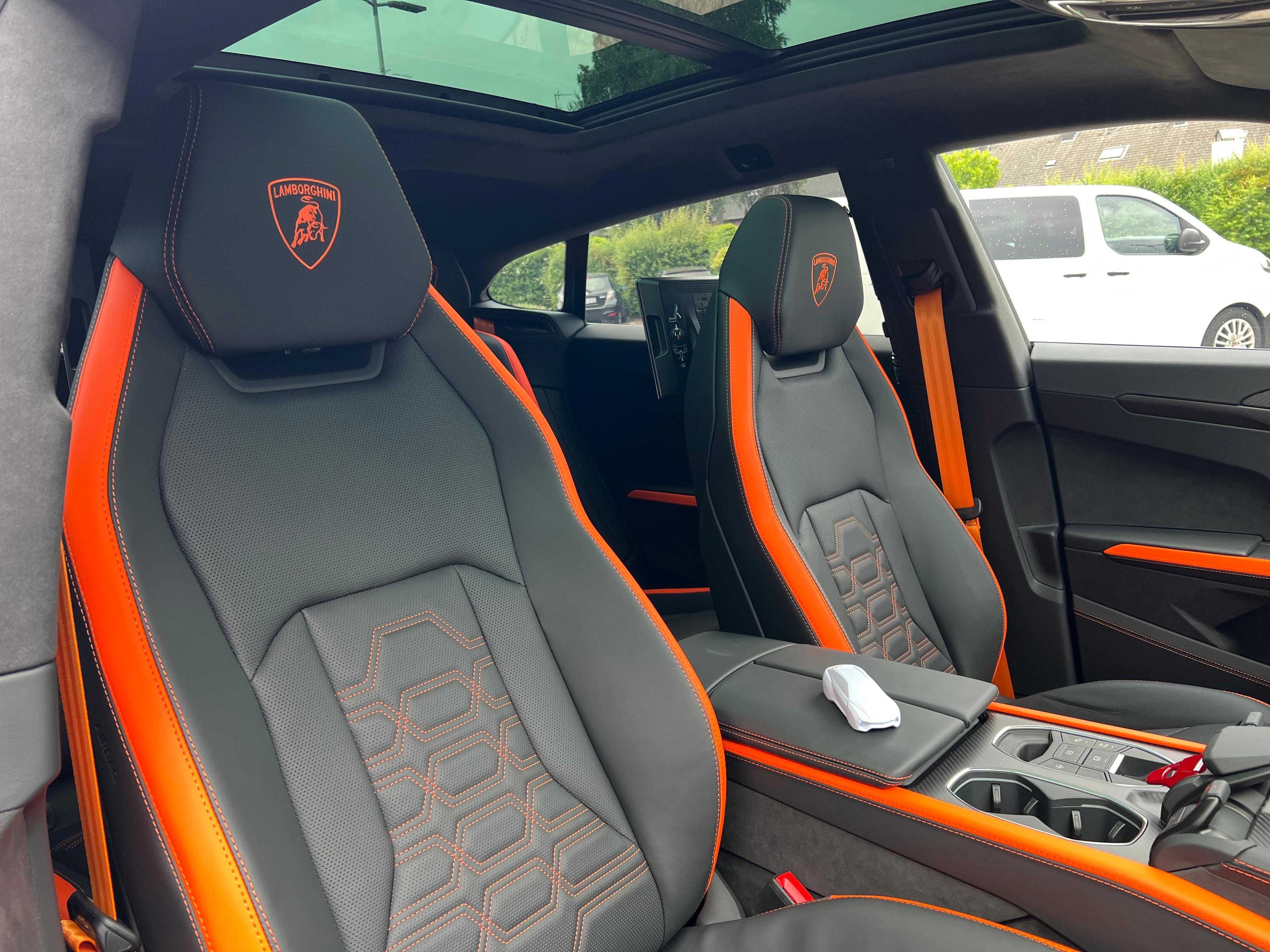 Lamborghini URUS SE 2025