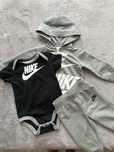 Продам дитячій спортивний костюм Nike
