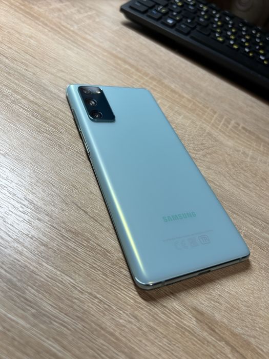 Samsung s20fe 8/256 на Snapdragon