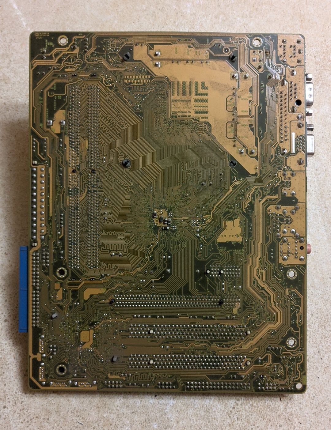 Комплект Socket 775: Asus P5GC-MX/1333, VGA, Intel E2160+box, 1Gb RAM.