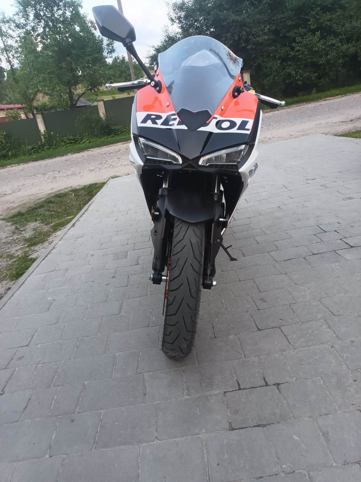Продам мотоцикел лонсін 250 стан як новий мотоцикел доглянуті масла мі